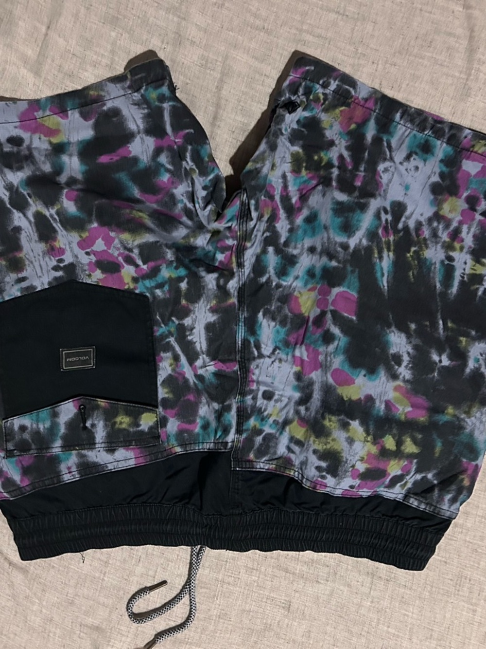 Volcom rare Black Tie-Dye walk shorts size XL